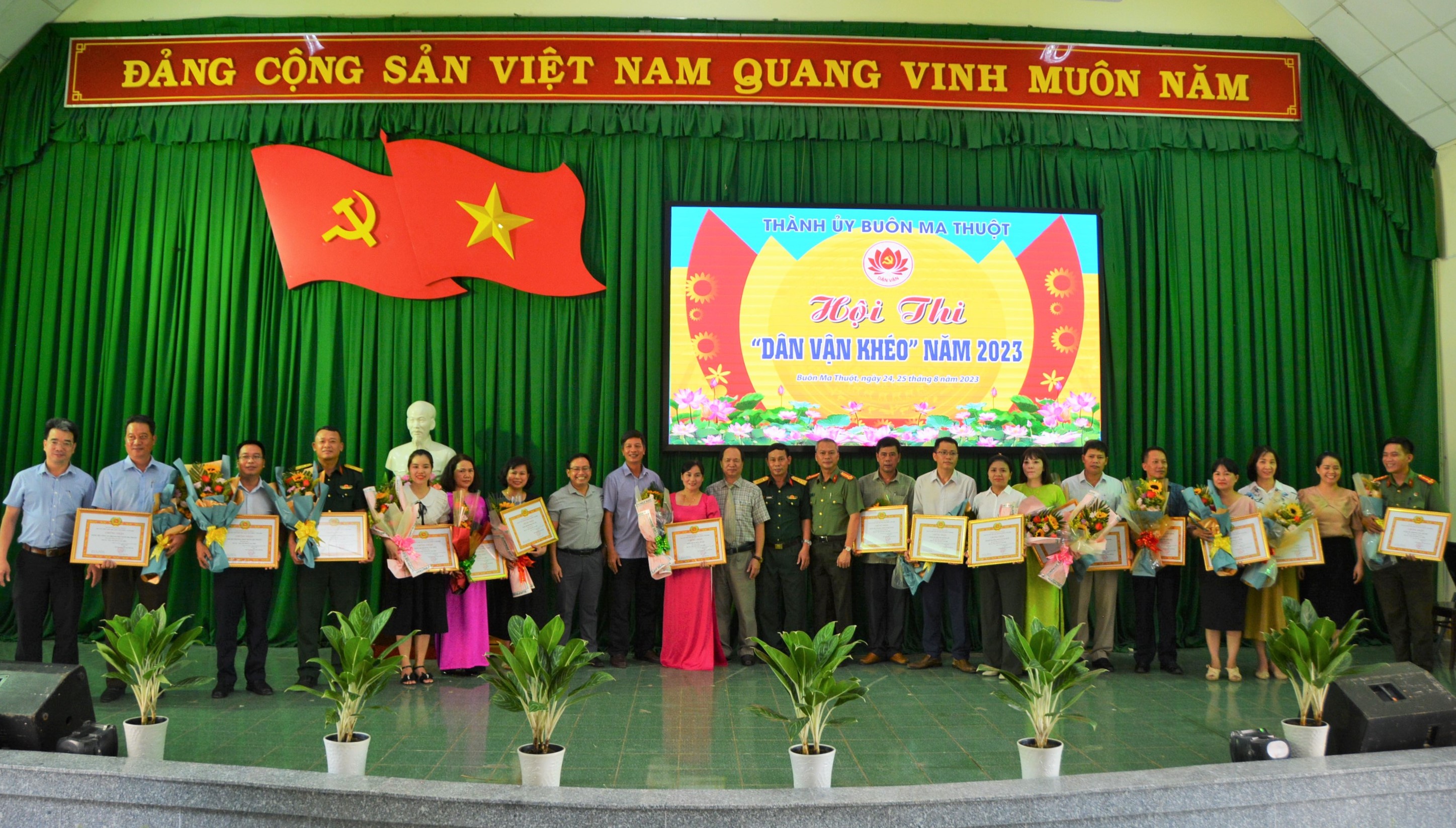 Dân vận 444
